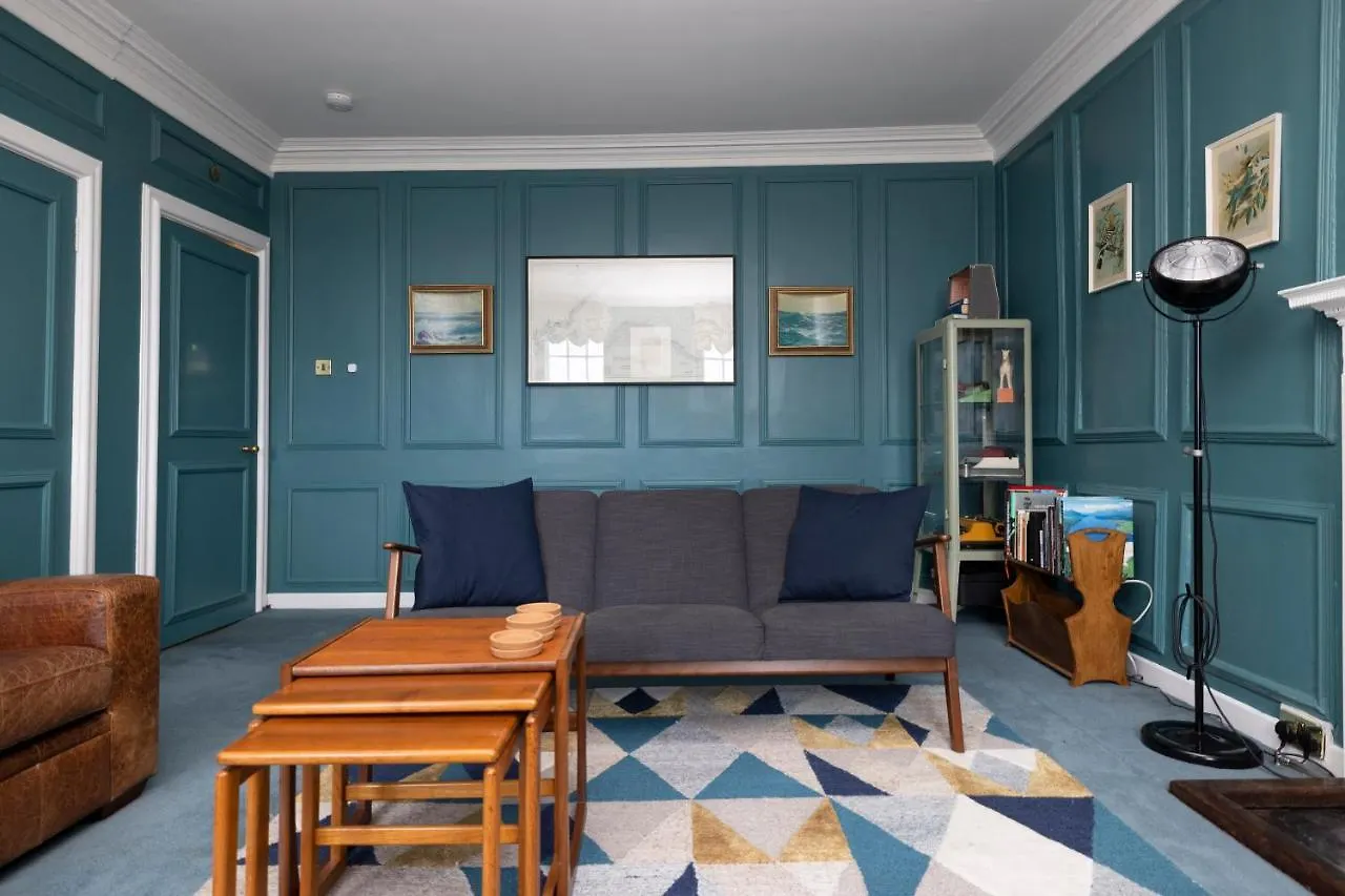 Joivy Eclectic Apartment Near Edinburgh Castle