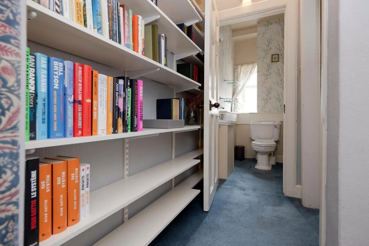 Joivy Eclectic Apartment Near Edinburgh Castle
