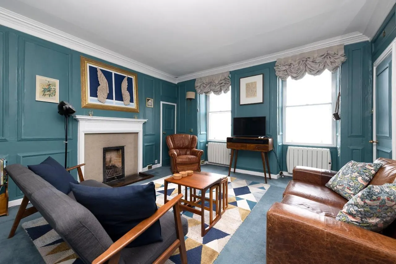 Joivy Eclectic Apartment Near Edinburgh Castle