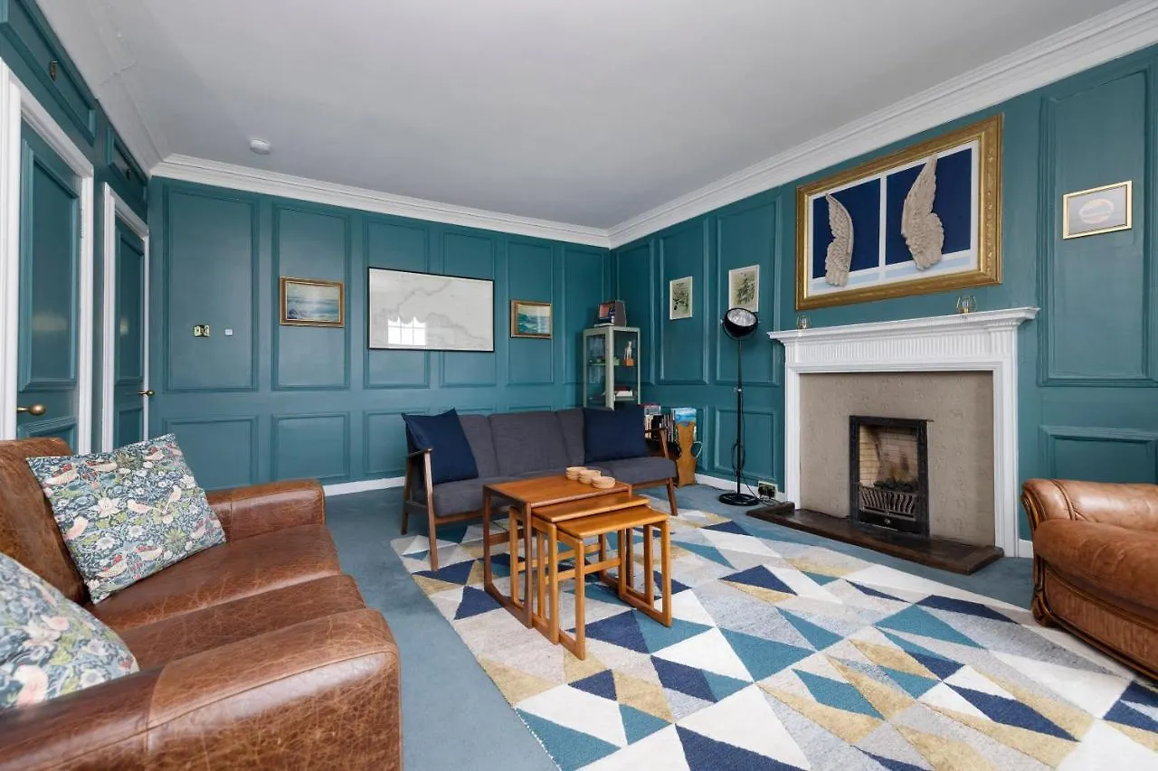 Joivy Eclectic Apartment Near Edinburgh Castle