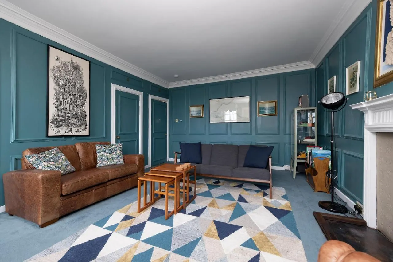 Joivy Eclectic Apartment Near Edinburgh Castle