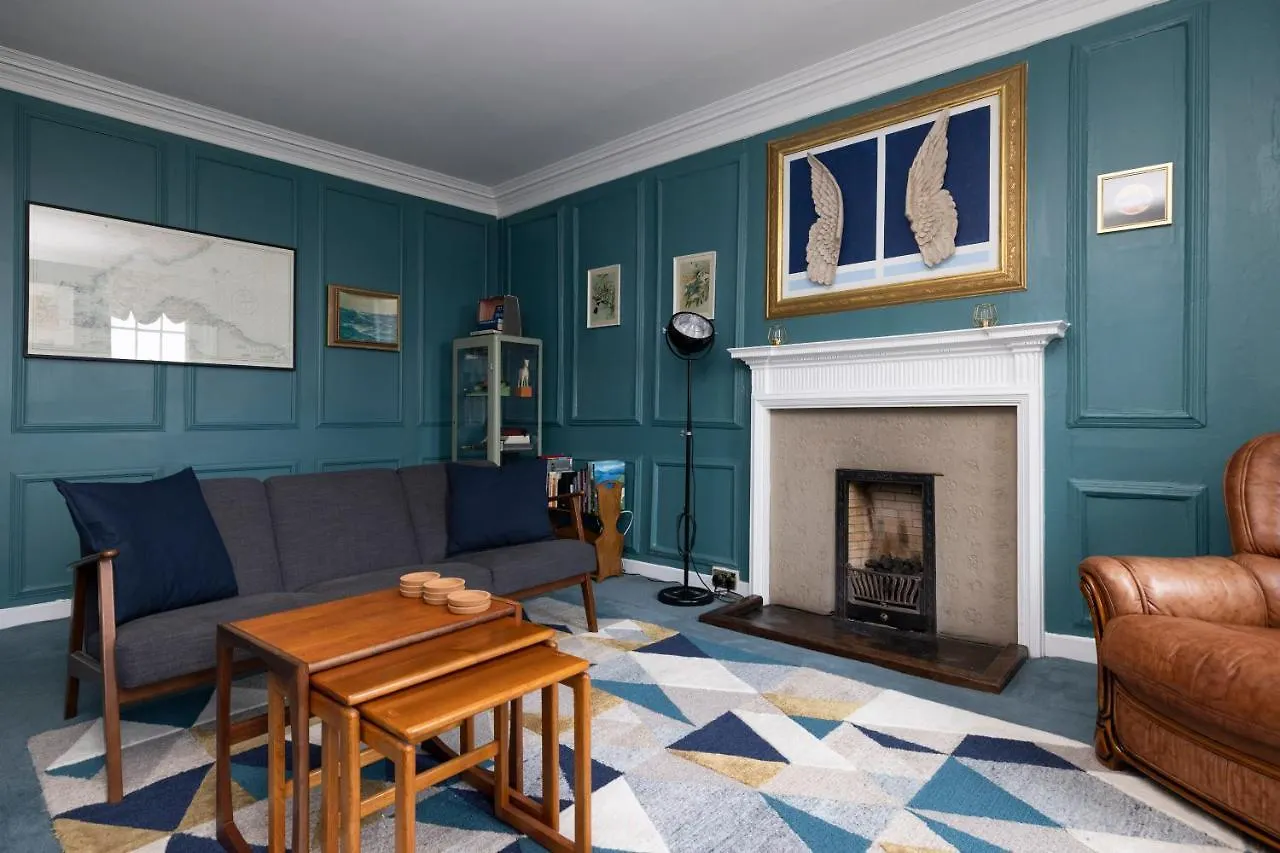 Joivy Eclectic Apartment Near Edinburgh Castle