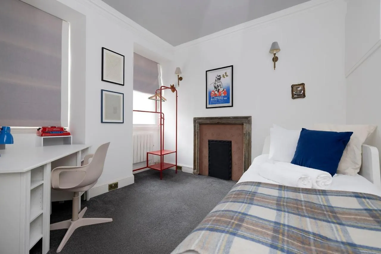 Joivy Eclectic Apartment Near Edinburgh Castle