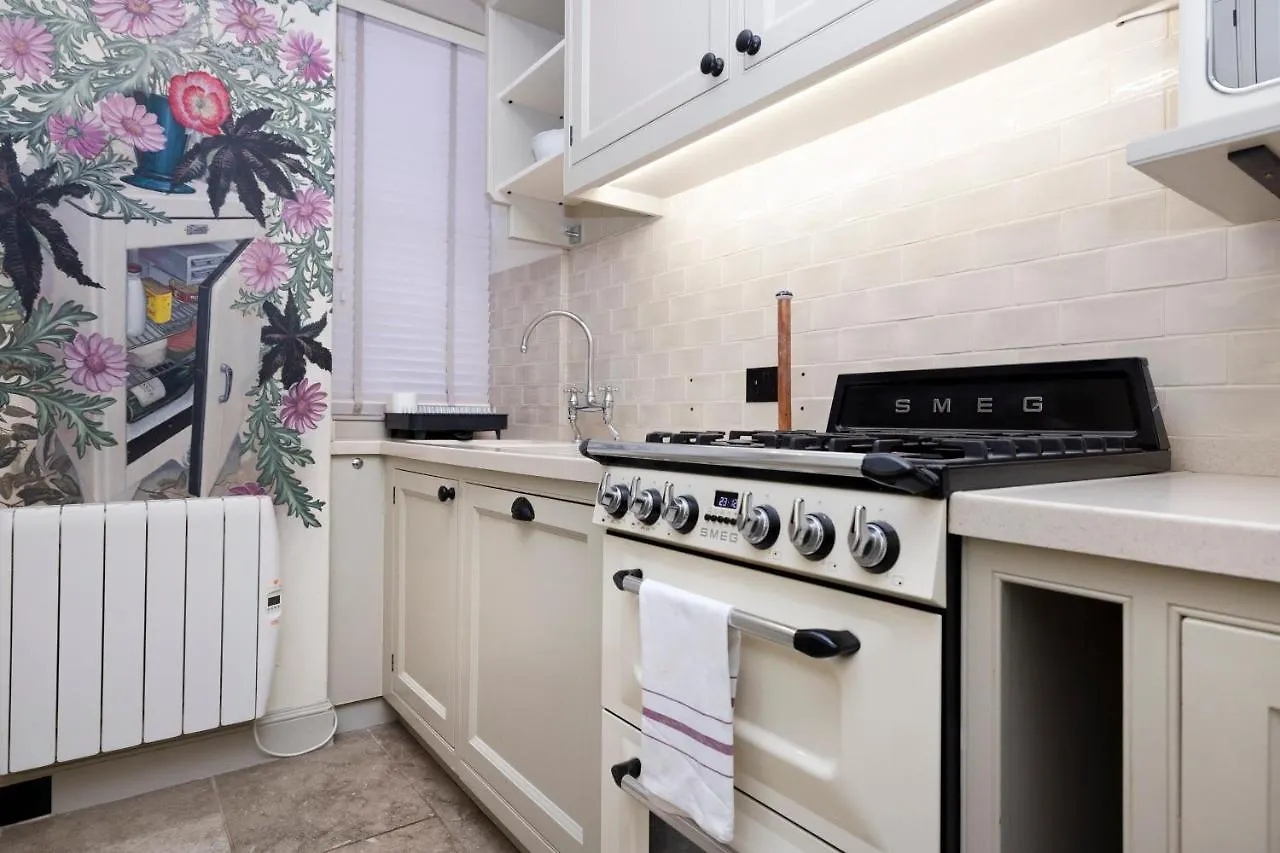 Joivy Eclectic Apartment Near Edinburgh Castle