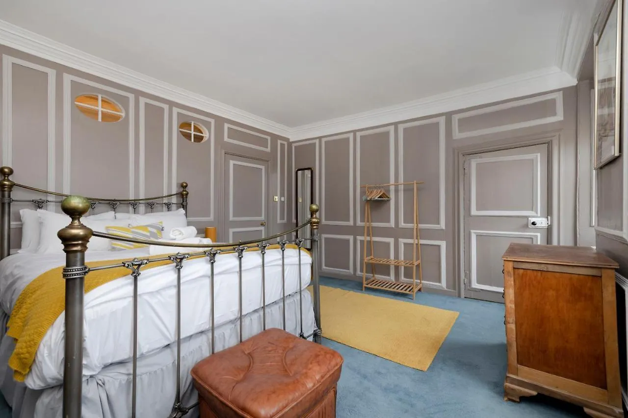 Joivy Eclectic Apartment Near Edinburgh Castle